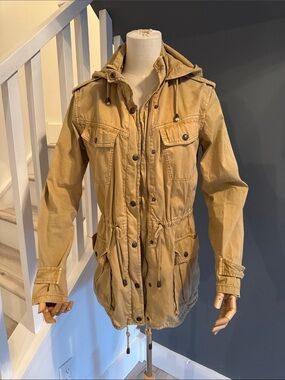 Vintage Aritzia Brand Talula.Military Style Jacket . Size XS. Light Khaki colour